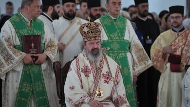 Ваљевска епархија у чељустима екумениста док верни народ "Не да измене свете литургије" Ваљевска епархија у чељустима екумениста док верни народ "Не да измене свете литургије"