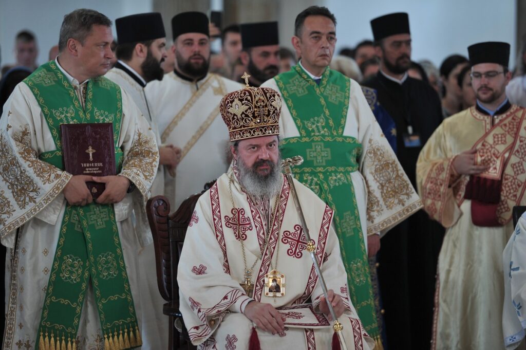 Ваљевска епархија у чељустима екумениста док верни народ "Не да измене свете литургије"