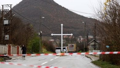 Ноћ на северу КиМ протекла мирно, Срби и даље на барикадама, формиран кризни штаб Ноћ на северу КиМ протекла мирно, Срби и даље на барикадама, формиран кризни штаб