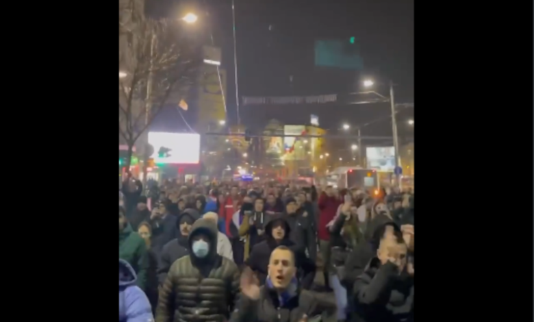 Доћи ће теби Вучићу Косовска Митровица на Топчидер! (видео) Доћи ће теби Вучићу Косовска Митровица на Топчидер! (видео)