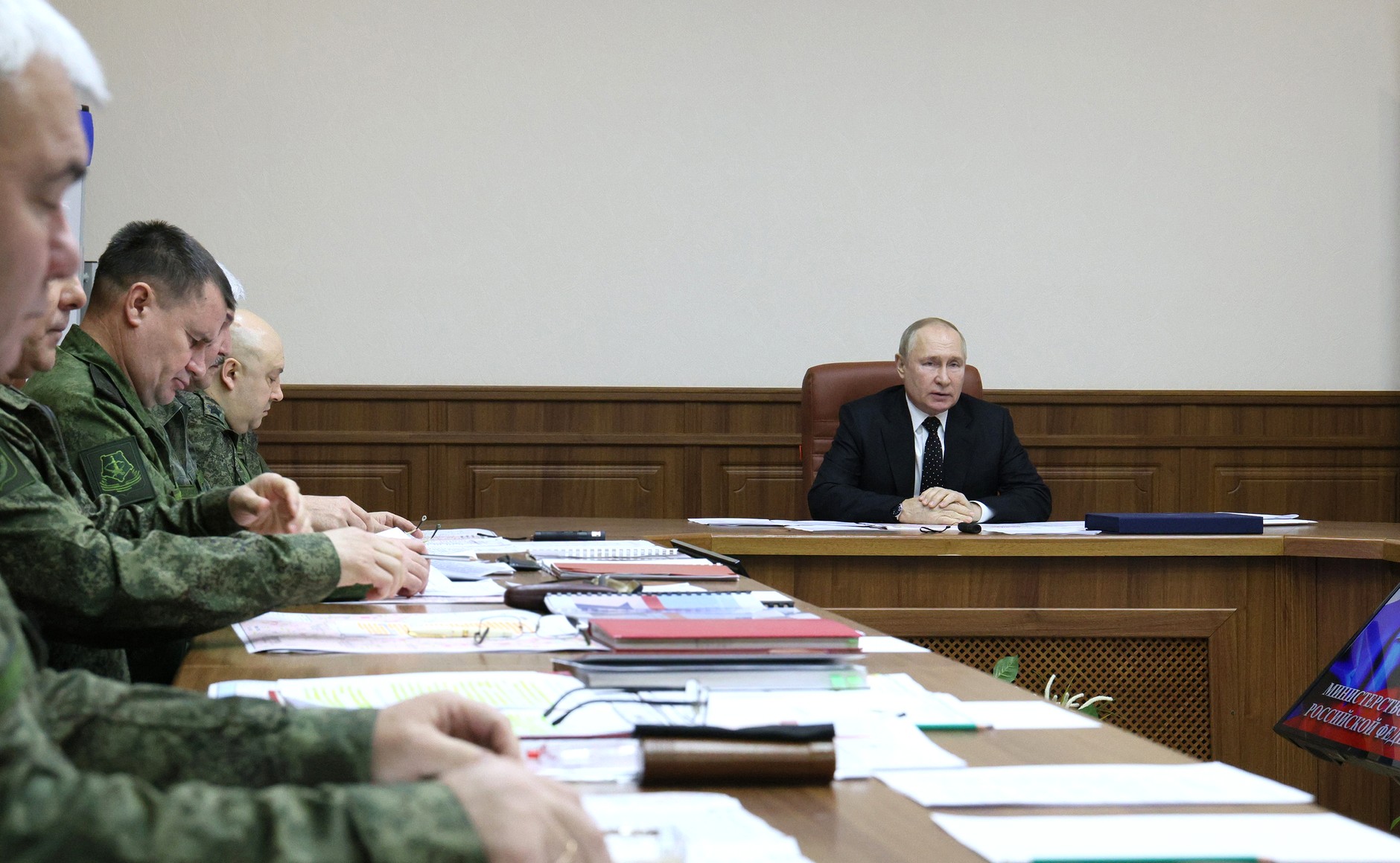 Путин цео 16. децембар посветио саветовању са командантима специјалне операције Путин цео 16. децембар посветио саветовању са командантима специјалне операције
