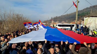 Рударе: „Курти, Космет није твоја прћија, ово је наша дедовина“ (видео) Рударе: „Курти, Космет није твоја прћија, ово је наша дедовина“ (видео)