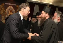 Ко је овој будали ставио митру на главу!? Ко је овој будали ставио митру на главу!?