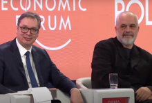 Терминална фаза Вучићевог лудила: слуша Америку, ради за Велику Албанију, а Србији нуди Африку као економско спасење Терминална фаза Вучићевог лудила: слуша Америку, ради за Велику Албанију, а Србији нуди Африку као економско спасење