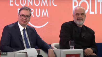 Терминална фаза Вучићевог лудила: слуша Америку, ради за Велику Албанију, а Србији нуди Африку као економско спасење Терминална фаза Вучићевог лудила: слуша Америку, ради за Велику Албанију, а Србији нуди Африку као економско спасење