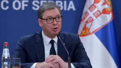 Да ти онај ко ти отима земљу да право на став?! Тешко да има земље на свету која за председника има већег идиота! Да ти онај ко ти отима земљу да право на став?! Тешко да има земље на свету која за председника има већег идиота!