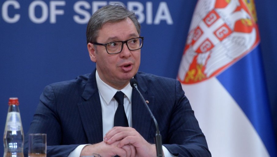 Да ти онај ко ти отима земљу да право на став?! Тешко да има земље на свету која за председника има већег идиота!