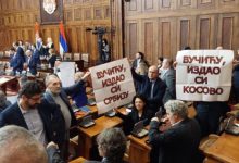 Чим је ушао Вучић са свих страна – „Издајник“ и „Капитулација“!