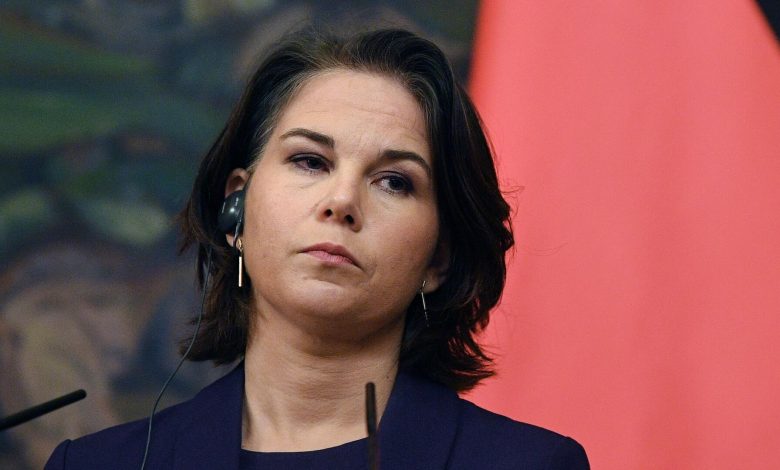 Џаба лова на шминку и стајлере Бербокова кад је бундева празна Џаба лова на шминку и стајлере Бербокова кад је бундева празна
