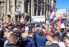 Блокада издајничких НАТО институција: Протест испред Владе, не дамо КиМ! (видео) Блокада издајничких НАТО институција: Протест испред Владе, не дамо КиМ! (видео)