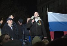 Држава гони Дамјана Кнежевића и Дејана Златановића због "позивања на насилну промену уставног уређења и насилно свргавање председника Србије" Држава гони Дамјана Кнежевића и Дејана Златановића због "позивања на насилну промену уставног уређења и насилно свргавање председника Србије"