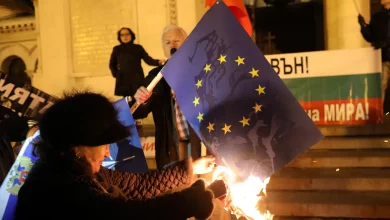 ЕВРОПА У ХАОСУ Метрополе горе, полиција у клинчу са народом, а најгоре тек следи ЕВРОПА У ХАОСУ Метрополе горе, полиција у клинчу са народом, а најгоре тек следи