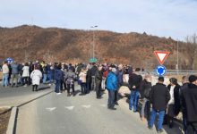 Мештани са блокаде код Чачка: „Ово је голгота од живота, нису нам ни усеве платили“ Мештани са блокаде код Чачка: „Ово је голгота од живота, нису нам ни усеве платили“