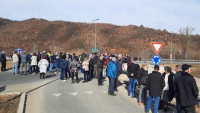 Мештани са блокаде код Чачка: „Ово је голгота од живота, нису нам ни усеве платили“ Мештани са блокаде код Чачка: „Ово је голгота од живота, нису нам ни усеве платили“