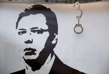 Како је Александар Вучић, “поштени патриота” из радикалског блата, поверовао да је вођа мафије Како је Александар Вучић, “поштени патриота” из радикалског блата, поверовао да је вођа мафије
