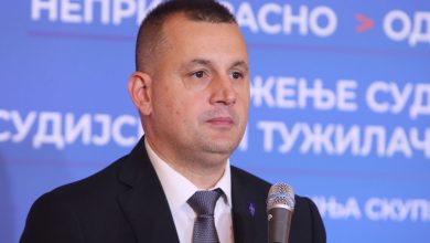 Алексић изнео оптужбе на рачун тужиоца Стефановића: Иде по граду с пола милонa евра кеша Алексић изнео оптужбе на рачун тужиоца Стефановића: Иде по граду с пола милонa евра кеша