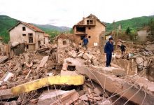 На данашњи дан 1999. НАТО гађао центар Сурдулице и убио 20 цивила, укључујући 12 деце На данашњи дан 1999. НАТО гађао центар Сурдулице и убио 20 цивила, укључујући 12 деце
