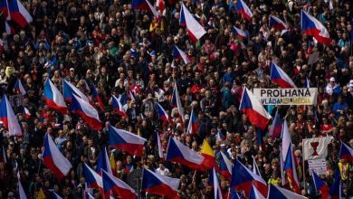 Десетине хиљада Чеха на антивладином протесту у Прагу (видео) Десетине хиљада Чеха на антивладином протесту у Прагу (видео)