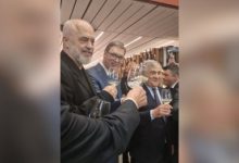 Вучић прави „Велику Албанију" и „Малу велику Србију" Вучић прави „Велику Албанију" и „Малу велику Србију"