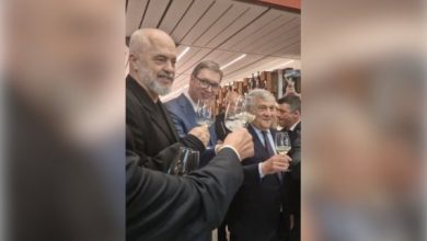 Вучић прави „Велику Албанију" и „Малу велику Србију" Вучић прави „Велику Албанију" и „Малу велику Србију"