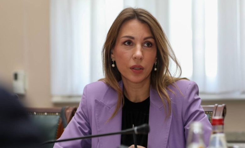 Електроенергетски систем Србије је пред потпуним распадом док министарка Ђедовић Хандановић наставља да обмањује грађане Електроенергетски систем Србије је пред потпуним распадом док министарка Ђедовић Хандановић наставља да обмањује грађане