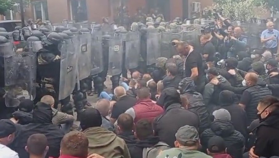 КФОР напао Србе на Косову и Метохији (фото,видео) КФОР напао Србе на Косову и Метохији (фото,видео)