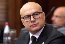 Андреј Вучић је јалово лево мудо пребацио на десну страну! Андреј Вучић је јалово лево мудо пребацио на десну страну!