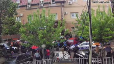 Док жвалоња митингује шиптари заузимају север Космета! (видео) Док жвалоња митингује шиптари заузимају север Космета! (видео)