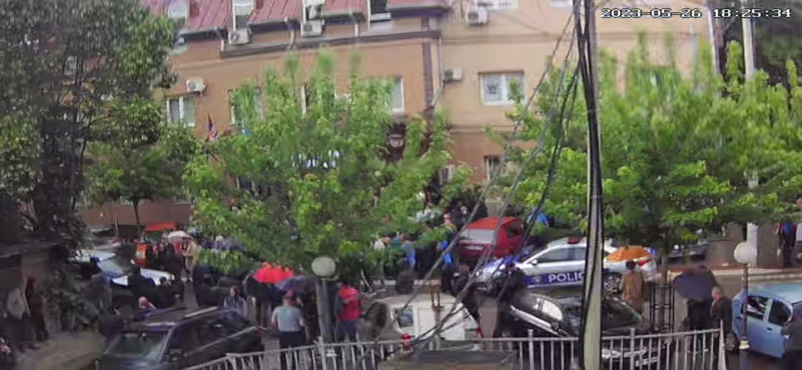 Док жвалоња митингује шиптари заузимају север Космета! (видео) Док жвалоња митингује шиптари заузимају север Космета! (видео)