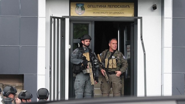 Вучић, СНС и СПС су отворени непријатељи српских државних и националних интереса! Вучић, СНС и СПС су отворени непријатељи српских државних и националних интереса!
