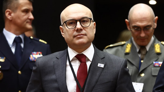 Лево мудо Андреја Вучића аванзовало и постало КУРЦОГЛАВАЦ! Лево мудо Андреја Вучића аванзовало и постало КУРЦОГЛАВАЦ!