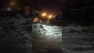 Крагујевац: Вода носила све пред собом (видео) Крагујевац: Вода носила све пред собом (видео)