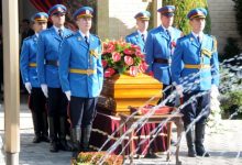 ОТАЏБИНА: Само одлазак диктатора Вучића може да спаси српски народ и КиМ ОТАЏБИНА: Само одлазак диктатора Вучића може да спаси српски народ и КиМ