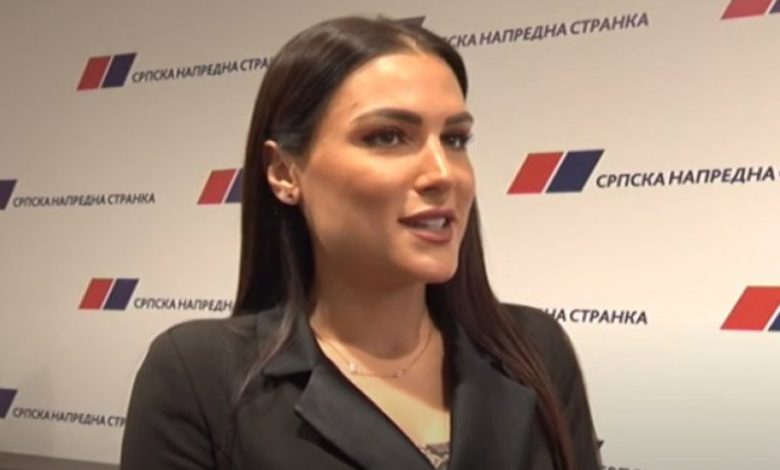 СНС функционерка приведена на аеродрому са 50.000 евра у џепу СНС функционерка приведена на аеродрому са 50.000 евра у џепу