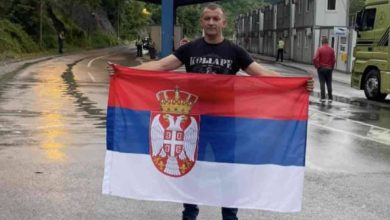 Ветерани љути: За српске власти не постоји херој са Kошара Синиша, кога су ухапсили Албанци (видео) Ветерани љути: За српске власти не постоји херој са Kошара Синиша, кога су ухапсили Албанци (видео)