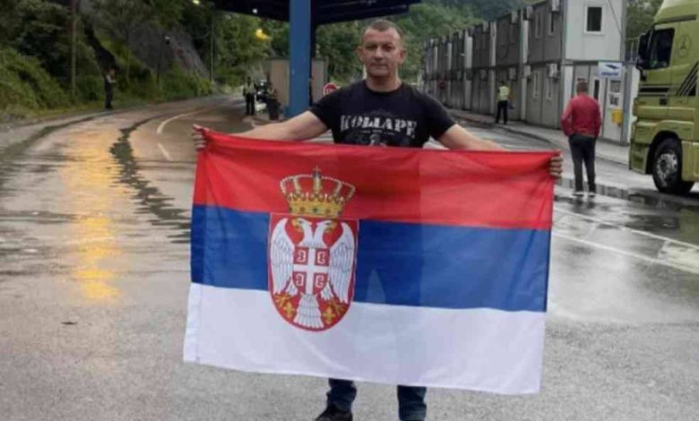 Ветерани љути: За српске власти не постоји херој са Kошара Синиша, кога су ухапсили Албанци (видео) Ветерани љути: За српске власти не постоји херој са Kошара Синиша, кога су ухапсили Албанци (видео)