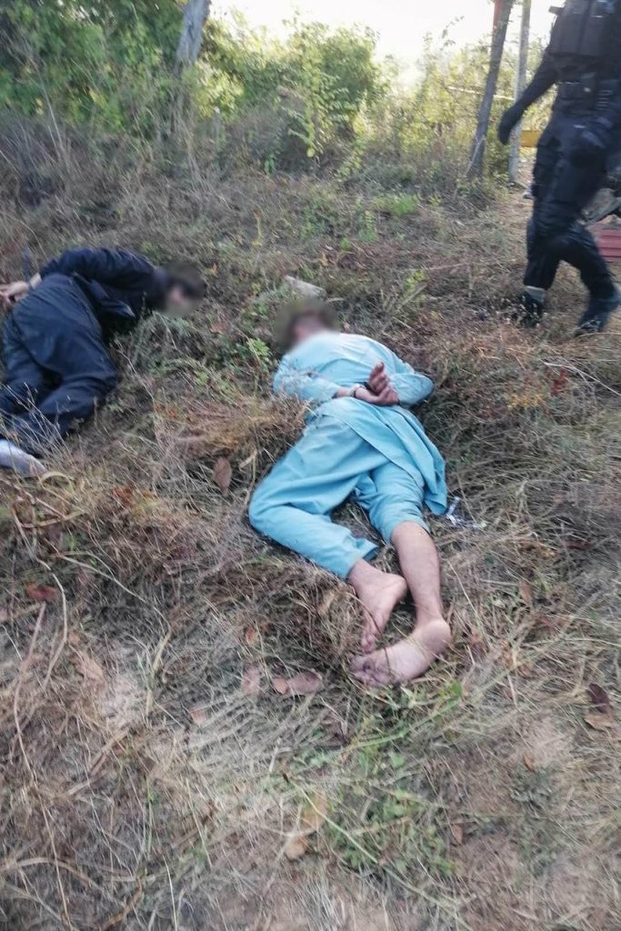 Полиција у Пироту пронашла аутоматске пушке код миграната из Авганистана Полиција у Пироту пронашла аутоматске пушке код миграната из Авганистана