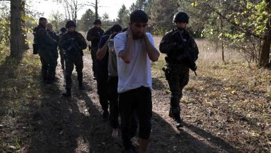 Полиција код миграната нашла аутоматско оружје и огромне количине муниције (видео) Полиција код миграната нашла аутоматско оружје и огромне количине муниције (видео)