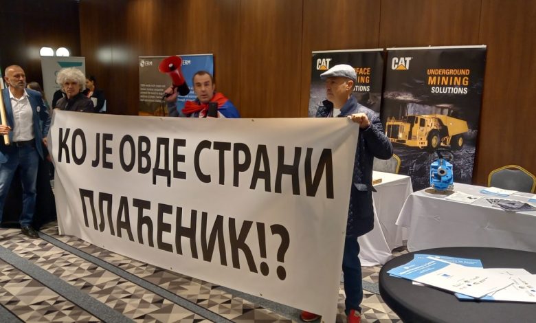 Активисти прекинули скуп Рио Тинто плаћеника у Београду (видео) Активисти прекинули скуп Рио Тинто плаћеника у Београду (видео)