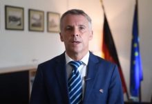 Немачки окупатор подржава наоружавање шиптарских терористичких банди! Немачки окупатор подржава наоружавање шиптарских терористичких банди!