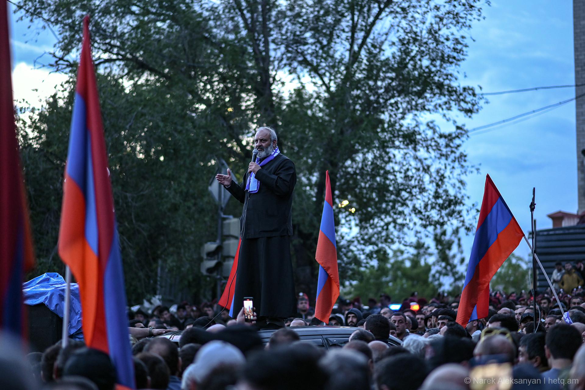На чело јерменског протестног покрета против Пашињана стао архиепископ Баграт Србазан