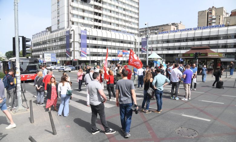Синдикати ГСП-а најављују протестну шетњу Бранковим мостом у понедељак Синдикати ГСП-а најављују протестну шетњу Бранковим мостом у понедељак