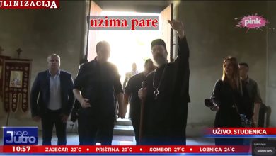 Аца лева рука десни џеп у манастиру Студеница 😂 (видео) Аца лева рука десни џеп у манастиру Студеница 😂 (видео)