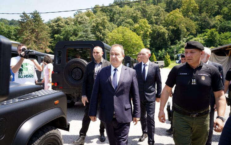 Ко је бре теби радио безбедоносну проверу и како си ти уопште постао министар и то полиције?! Ко је бре теби радио безбедоносну проверу и како си ти уопште постао министар и то полиције?!
