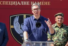 Још трпите ову уцењену будалу и велеиздајника на власти? Још трпите ову уцењену будалу и велеиздајника на власти?