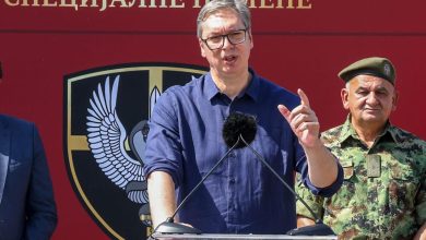 Још трпите ову уцењену будалу и велеиздајника на власти? Још трпите ову уцењену будалу и велеиздајника на власти?
