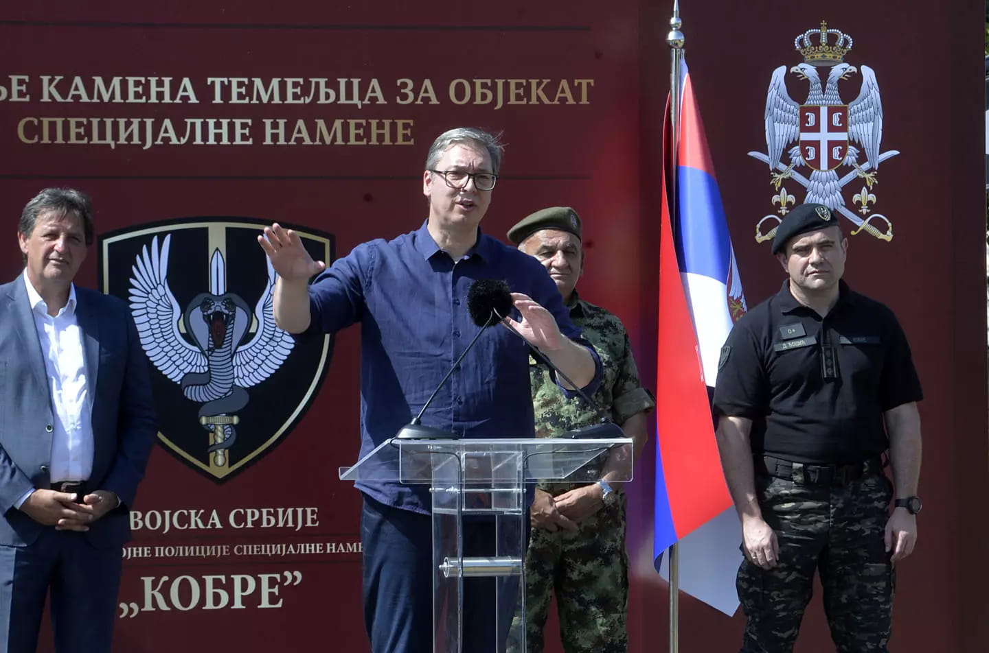 Самозвани “врховни командант” Александар Вучић уништава и Војску Србије Самозвани “врховни командант” Александар Вучић уништава и Војску Србије
