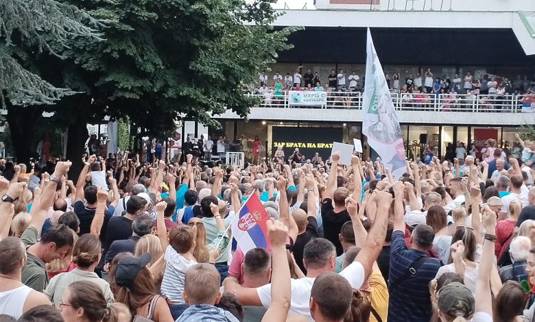 Срби су се коначно око нечега сложили: Грађани Ваљева протестују против ископавања литијума (видео) Срби су се коначно око нечега сложили: Грађани Ваљева протестују против ископавања литијума (видео)