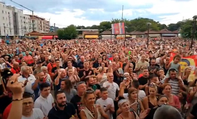Протести против литијума у Ваљеву, Ивањици и Пријепољу: „Кад нема закона, има народа - рудника неће бити“ (фото, видео) Протести против литијума у Ваљеву, Ивањици и Пријепољу: „Кад нема закона, има народа - рудника неће бити“ (фото, видео)