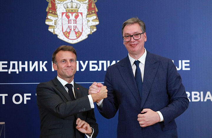 Гледа нас у очи и бесрамно лаже и краде! Гледа нас у очи и бесрамно лаже и краде!